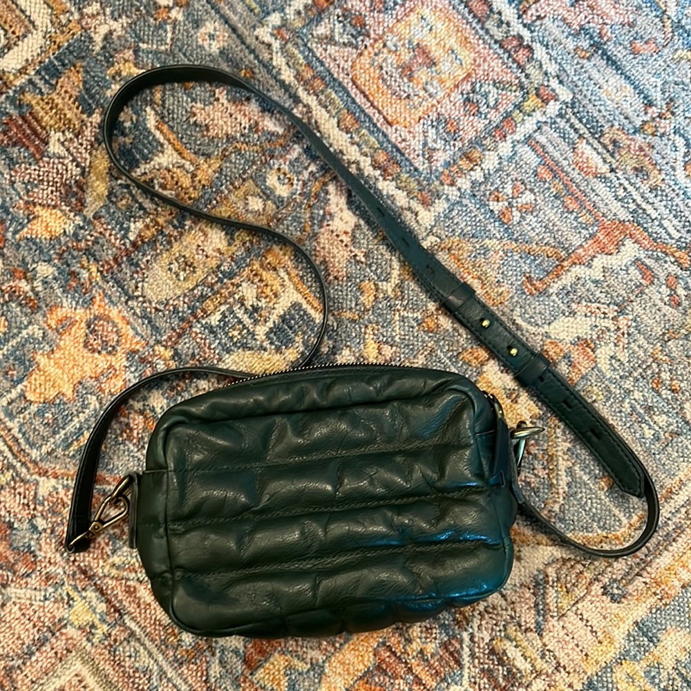 Madewell The Transport Camera Bag: Puff Edition in Dark Palm
